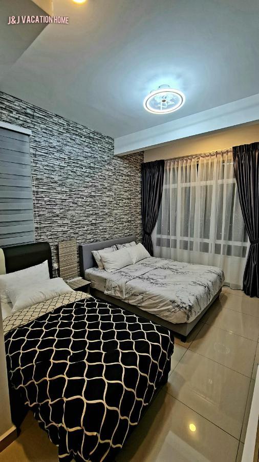 J&J Vacation Home@Novo8 Residence Kampong Tambak Exterior foto