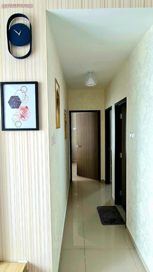 J&J Vacation Home@Novo8 Residence Kampong Tambak Exterior foto