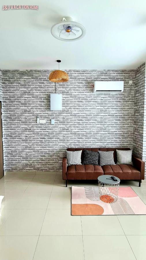 J&J Vacation Home@Novo8 Residence Kampong Tambak Exterior foto