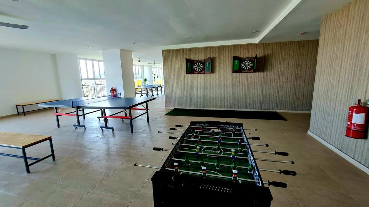 J&J Vacation Home@Novo8 Residence Kampong Tambak Exterior foto